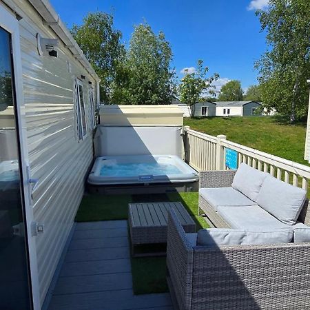 Rj Luxury Caravan Hire With Hot Tub Tattershall Exteriör bild