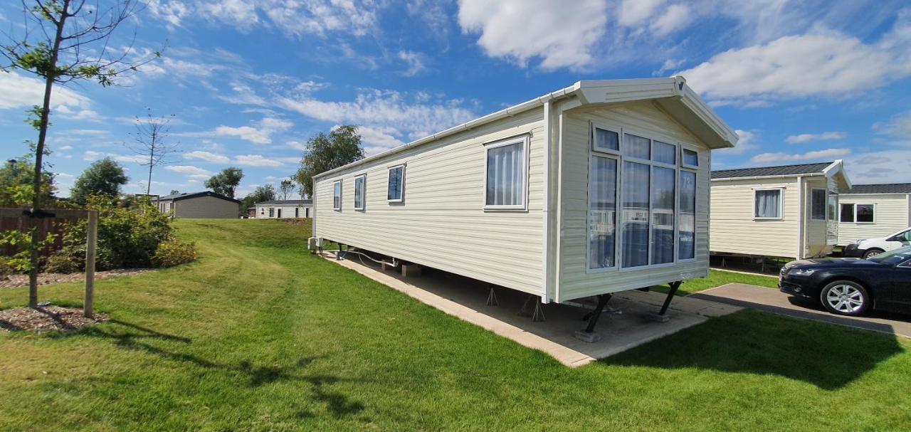 Rj Luxury Caravan Hire With Hot Tub Tattershall Exteriör bild
