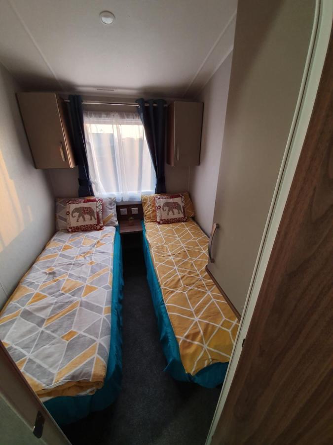 Rj Luxury Caravan Hire With Hot Tub Tattershall Exteriör bild