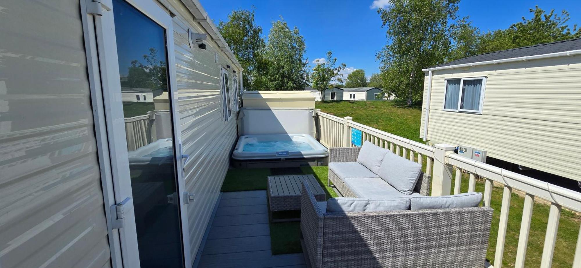 Rj Luxury Caravan Hire With Hot Tub Tattershall Exteriör bild
