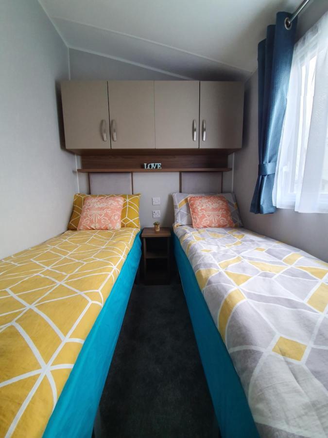 Rj Luxury Caravan Hire With Hot Tub Tattershall Exteriör bild