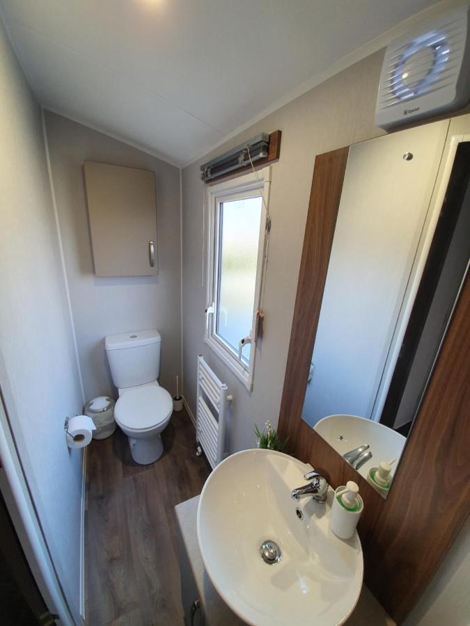 Rj Luxury Caravan Hire With Hot Tub Tattershall Exteriör bild