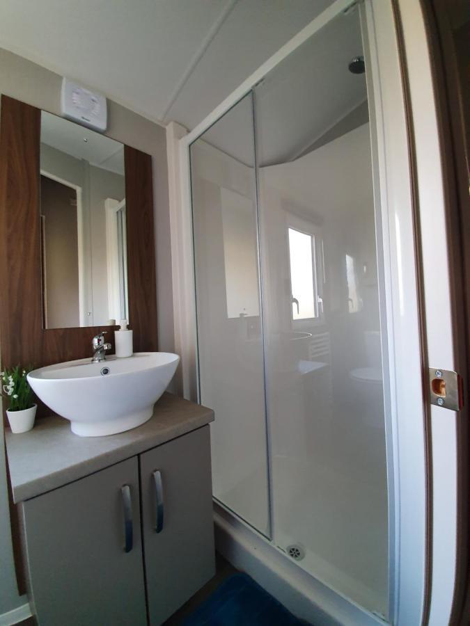 Rj Luxury Caravan Hire With Hot Tub Tattershall Exteriör bild